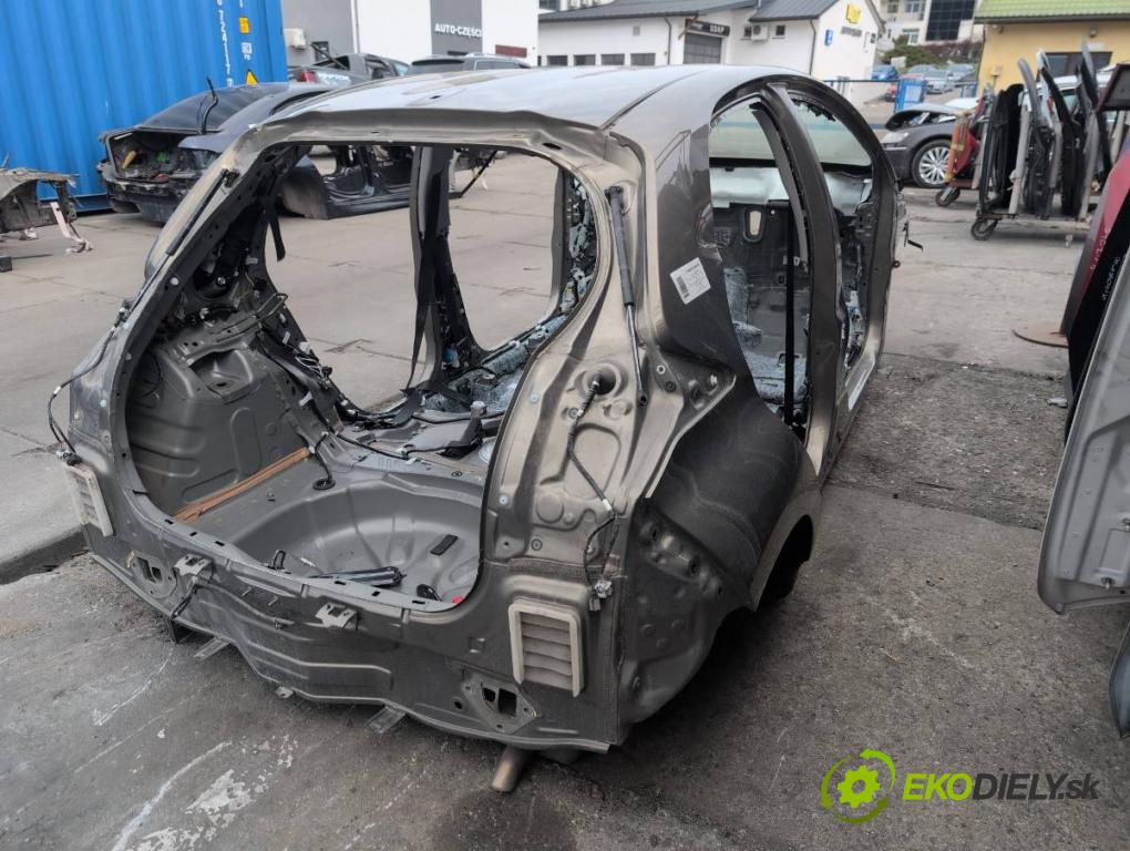 TOYOTA YARIS IV liftback 2022 92 kW 1.5 (MXPA11) 1490 KAROSERIA ČTVRŤÁK blatník práh střecha PODŁUŻNICA