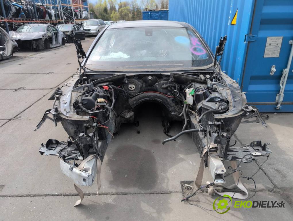 BMW F10 sedan 2015 160 kW 525 d xDrive 1995 karoséria ČTVRŤÁK: Blatník prah strecha PODŁUŻNICA