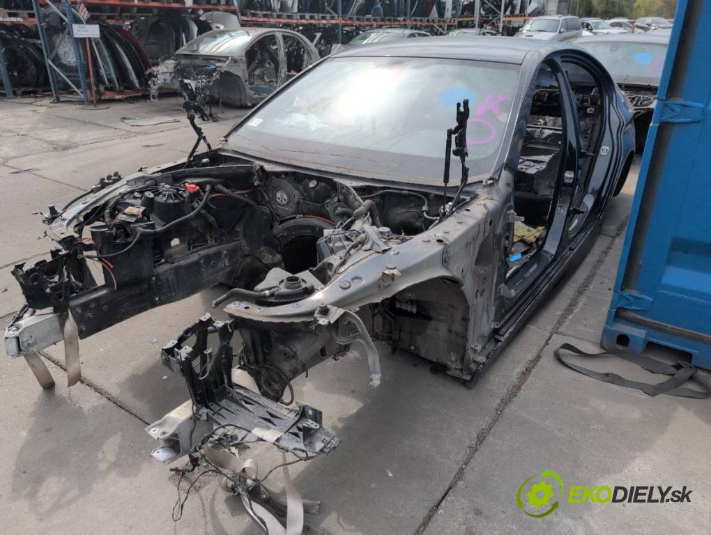 BMW F10 sedan 2015 160 kW 525 d xDrive 1995 karoséria ČTVRŤÁK: Blatník prah strecha PODŁUŻNICA