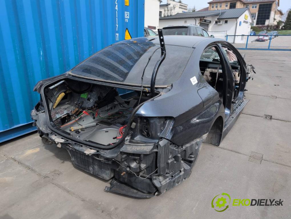 BMW F10 sedan 2015 160 kW 525 d xDrive 1995 karoséria ČTVRŤÁK: Blatník prah strecha PODŁUŻNICA