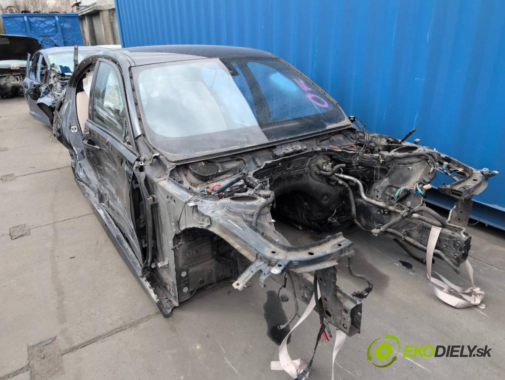 BMW F30 sedan 2016 140 kW 320 d xDrive 1995 KAROSERIA ČTVRŤÁK blatník práh střecha PODŁUŻNICA 