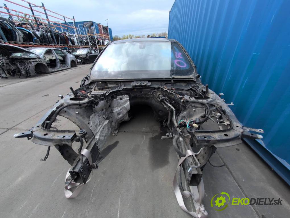 BMW F30 sedan 2016 140 kW 320 d xDrive 1995 karoséria ČTVRŤÁK: Blatník prah strecha PODŁUŻNICA