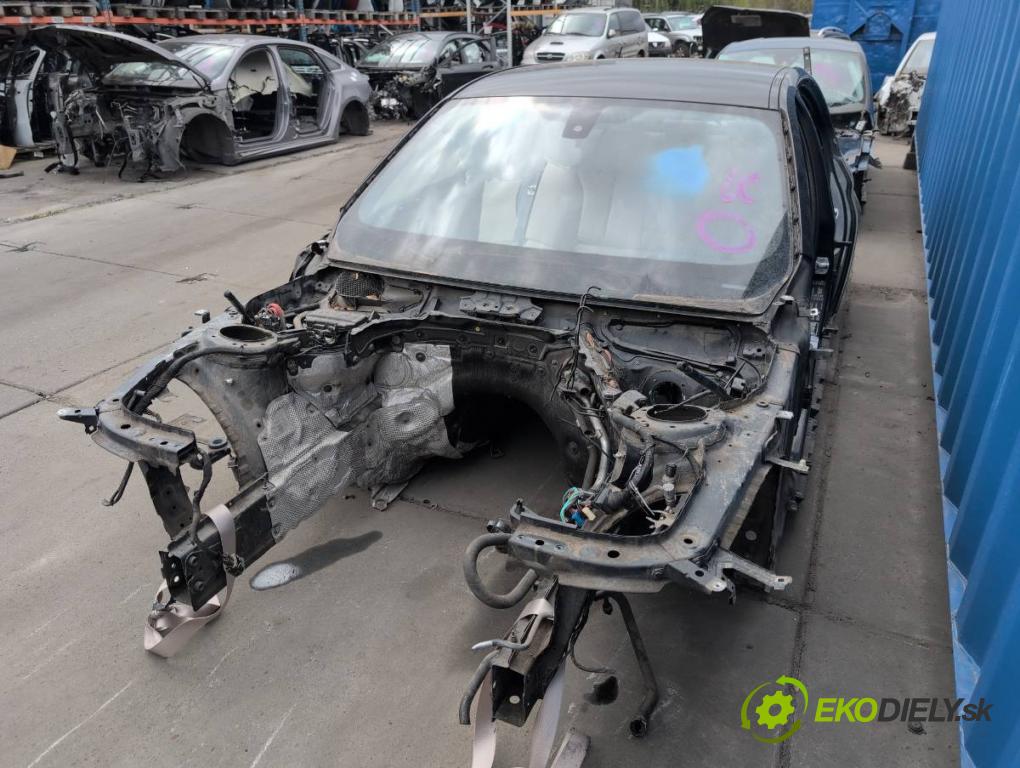 BMW F30 sedan 2016 140 kW 320 d xDrive 1995 karoséria ČTVRŤÁK: Blatník prah strecha PODŁUŻNICA