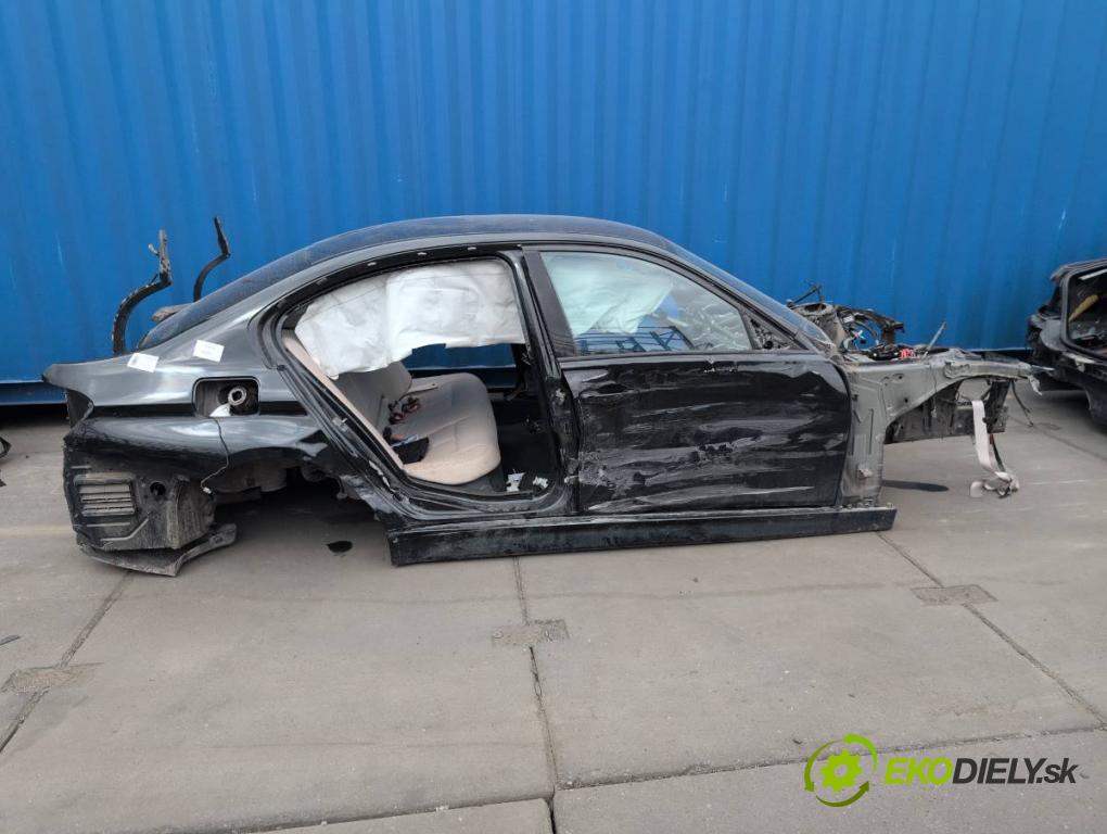 BMW F30 sedan 2016 140 kW 320 d xDrive 1995 karoséria ČTVRŤÁK: Blatník prah strecha PODŁUŻNICA