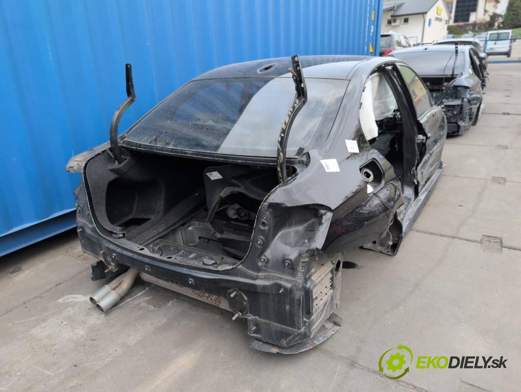 BMW F30 sedan 2016 140 kW 320 d xDrive 1995 karoséria ČTVRŤÁK: Blatník prah strecha PODŁUŻNICA