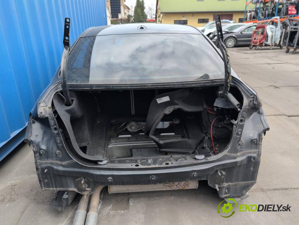 BMW F30 sedan 2016 140 kW 320 d xDrive 1995 karoséria ČTVRŤÁK: Blatník prah strecha PODŁUŻNICA