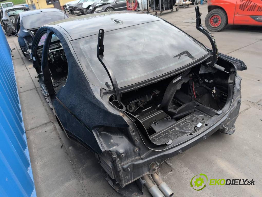 BMW F30 sedan 2016 140 kW 320 d xDrive 1995 karoséria ČTVRŤÁK: Blatník prah strecha PODŁUŻNICA