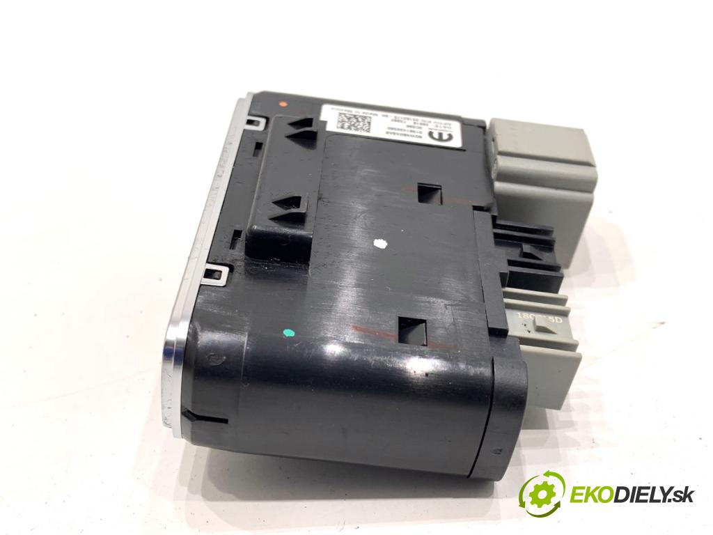 ALFA ROMEO STELVIO SUV 2019 206 kW 2.0 (949AXA2A) 1995 HNÍZDO: USB 01561439580