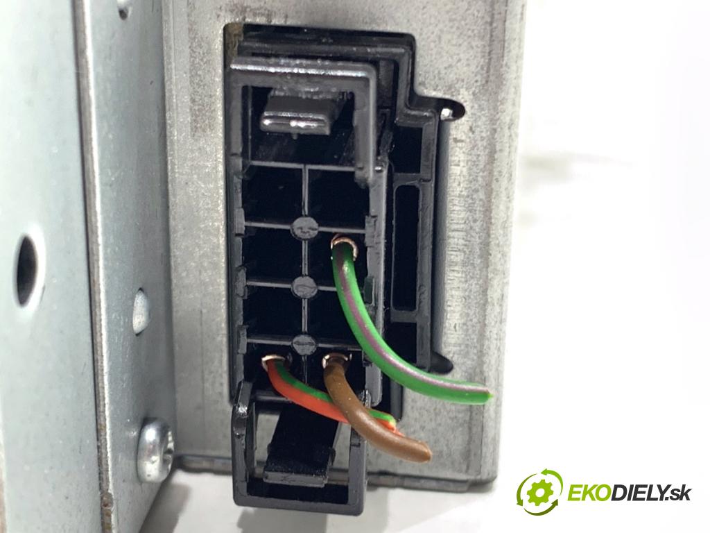 AUDI A8 D4 sedan 2015 368 kW 6.3 W12 quattro 6299 Menič CD 4H0035108F (CD menič)