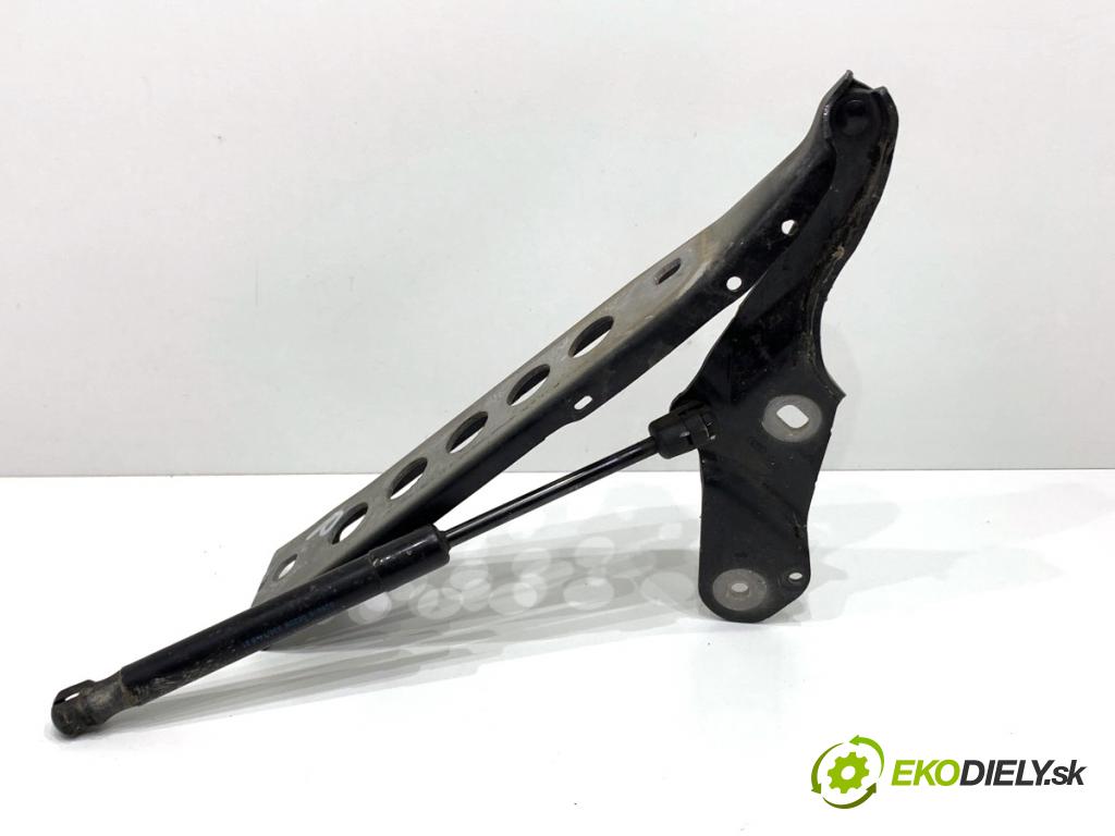 AUDI A8 D4 sedan 2015 368 kW 6.3 W12 quattro 6299 Záves kapoty pravy predný 4H0823302L 4H0823359D