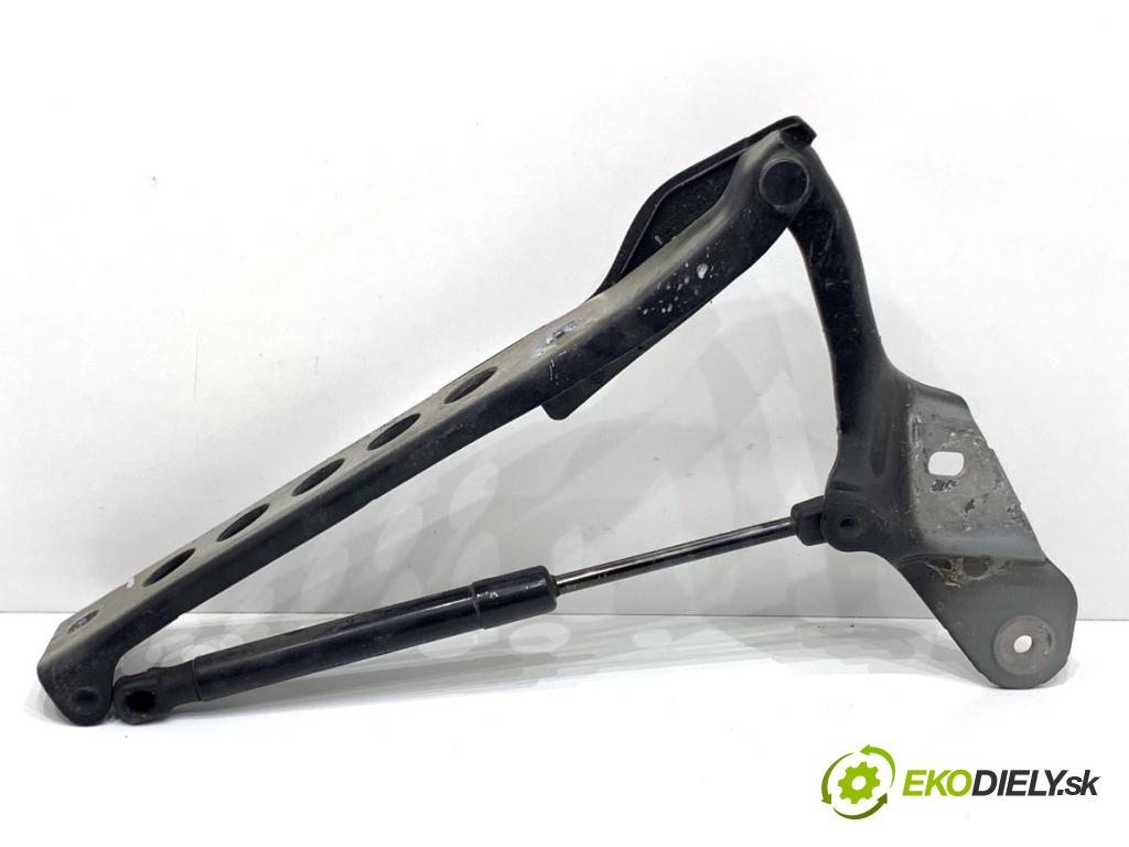 AUDI A8 D4 sedan 2015 368 kW 6.3 W12 quattro 6299 Záves kapoty ľavy predný 4H0823301L 4H0823359D