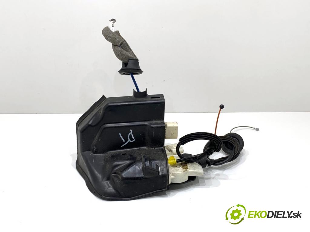 AUDI A8 D4 sedan 2015 368 kW 6.3 W12 quattro 6299 zámok Dvere pravy zad 