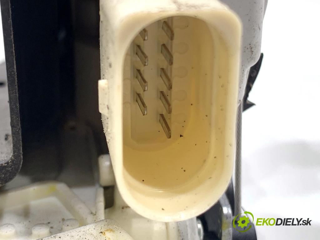 AUDI A8 D4 sedan 2015 368 kW 6.3 W12 quattro 6299 zámok Dvere pravy zad