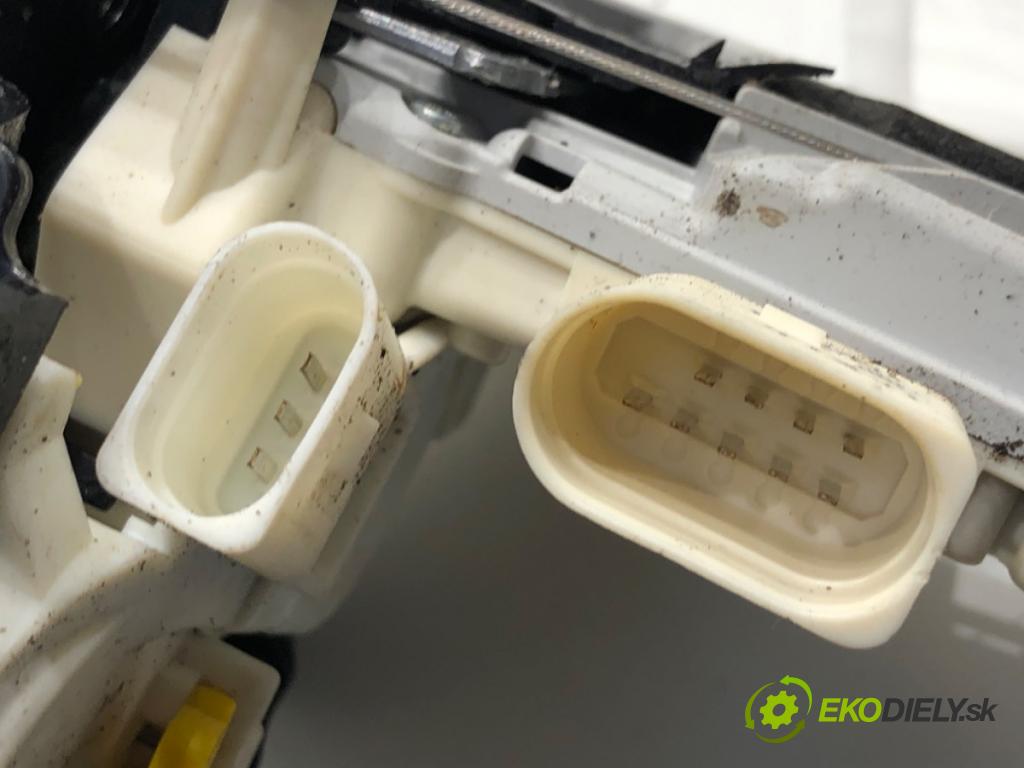 AUDI A8 D4 sedan 2015 368 kW 6.3 W12 quattro 6299 zámok Dvere ľavy zad 4H0839015D