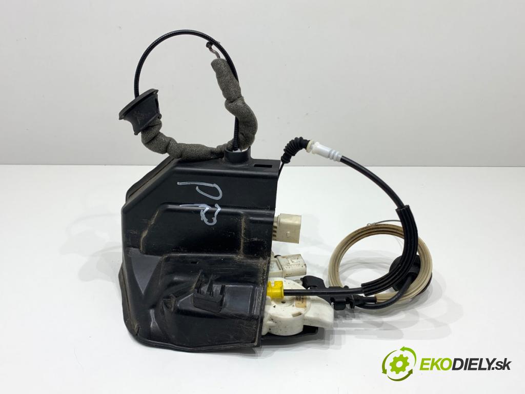 AUDI A8 D4 sedan 2015 368 kW 6.3 W12 quattro 6299 zámok Dvere pravy predný 