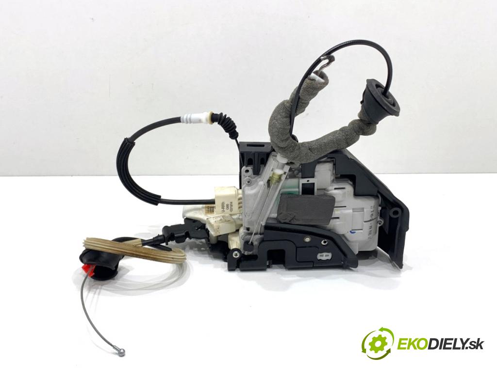 AUDI A8 D4 sedan 2015 368 kW 6.3 W12 quattro 6299 zámok Dvere pravy predný