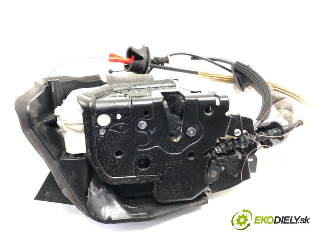 AUDI A8 D4 sedan 2015 368 kW 6.3 W12 quattro 6299 zámok Dvere ľavy predný 