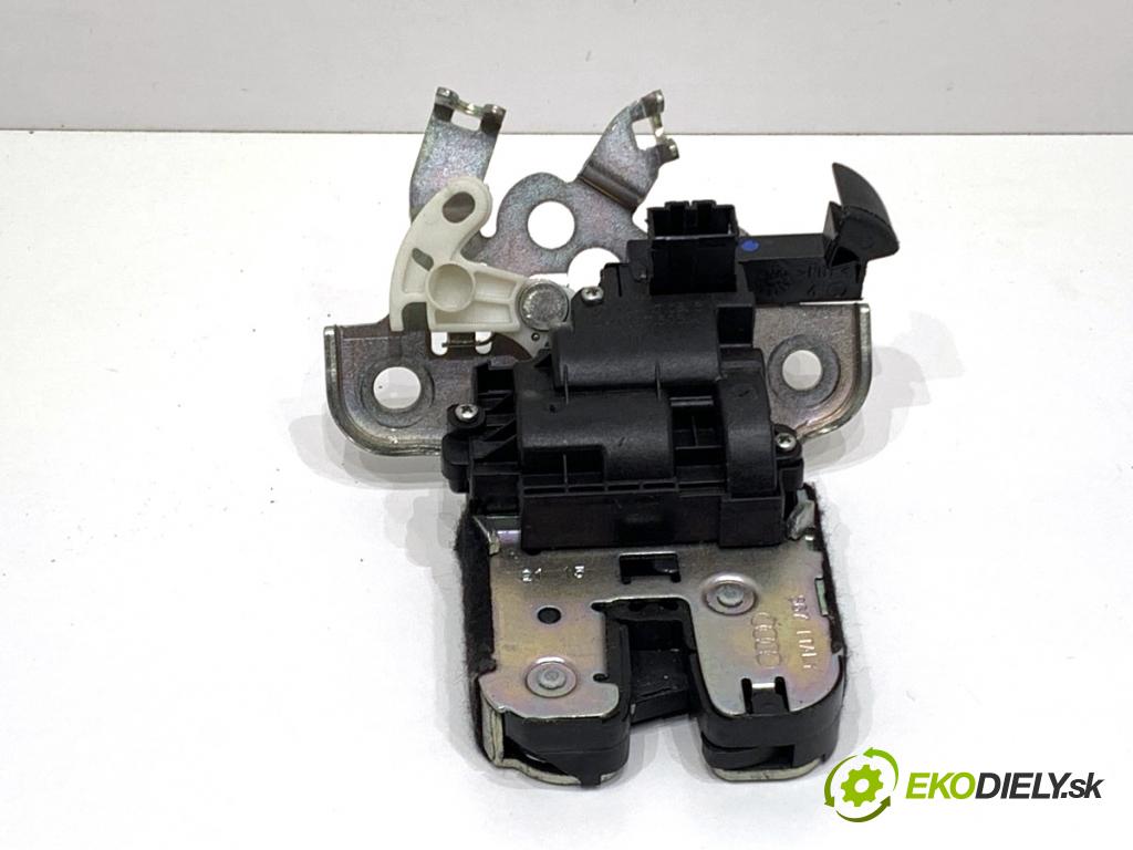 AUDI A8 D4 sedan 2015 368 kW 6.3 W12 quattro 6299 zámok dverí zad 4H0827505A