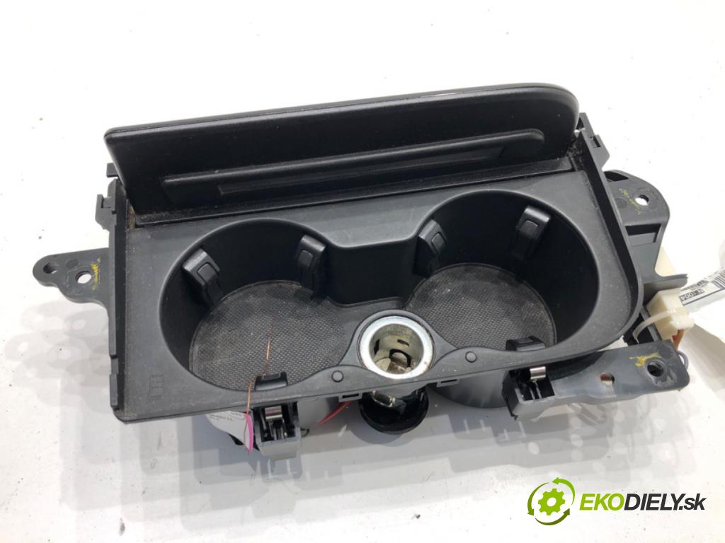 AUDI A8 D4 sedan 2015 368 kW 6.3 W12 quattro 6299 Držiak na nápoje 4H1858601C (Držiak (úchyt) na nápoje)