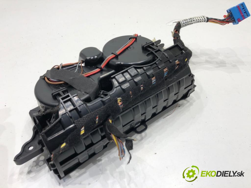 AUDI A8 D4 sedan 2015 368 kW 6.3 W12 quattro 6299 Držiak na nápoje 4H1858601C (Držiak (úchyt) na nápoje)