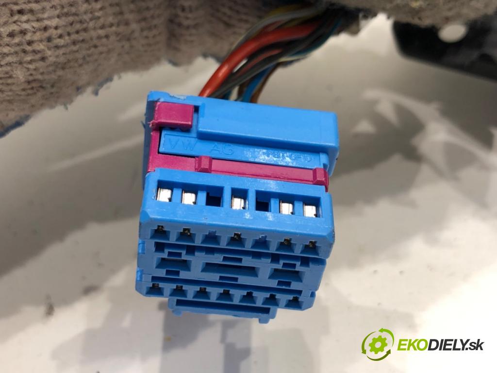 AUDI A8 D4 sedan 2015 368 kW 6.3 W12 quattro 6299 Držiak na nápoje 4H1858601C (Držiak (úchyt) na nápoje)