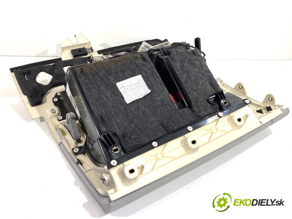 AUDI A8 D4 sedan 2015 368 kW 6.3 W12 quattro 6299 Priehradka, kastlík spolujazdca  (Priehradka (kastlík))