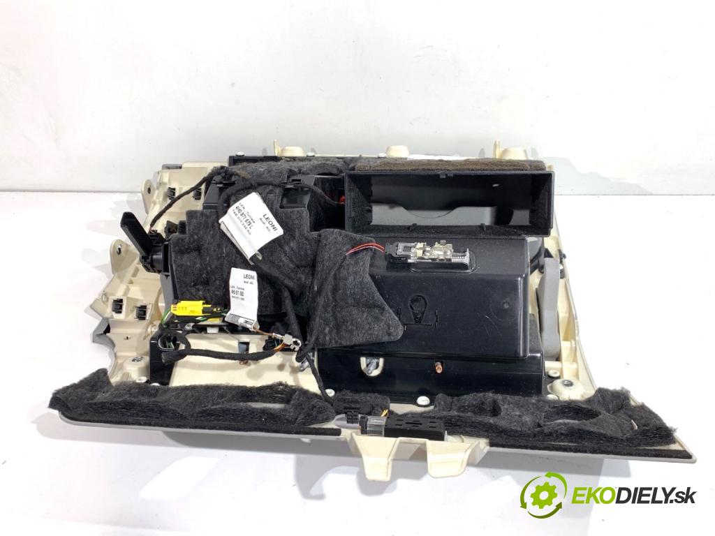 AUDI A8 D4 sedan 2015 368 kW 6.3 W12 quattro 6299 Priehradka, kastlík spolujazdca  (Priehradka (kastlík))