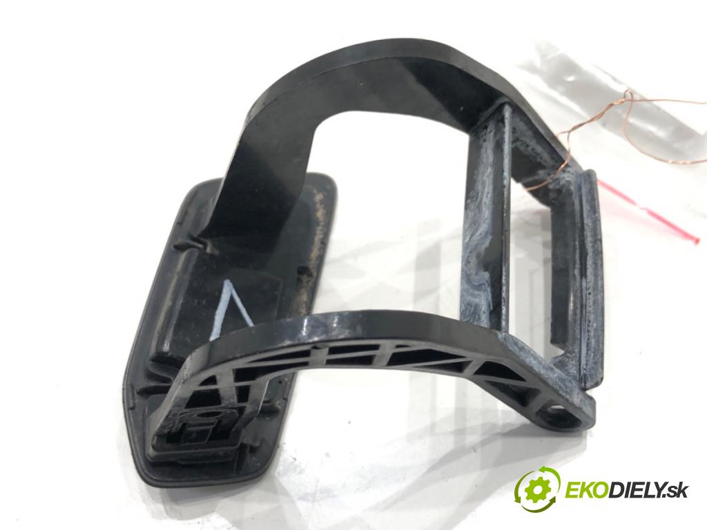 AUDI A8 D4 sedan 2015 368 kW 6.3 W12 quattro 6299 Kryt ostrekovača svetla ľavá strana