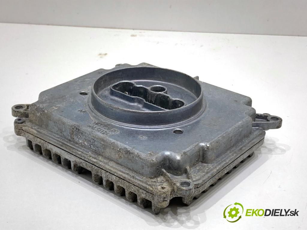 AUDI A8 D4 sedan 2015 368 kW 6.3 W12 quattro 6299 měnič XENON 7PP941472J (Řídící jednotka xenonu)