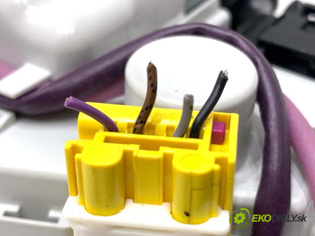 AUDI A8 D4 sedan 2015 368 kW 6.3 W12 quattro 6299 Držiak BEZPEČNOSŤ pravy predný