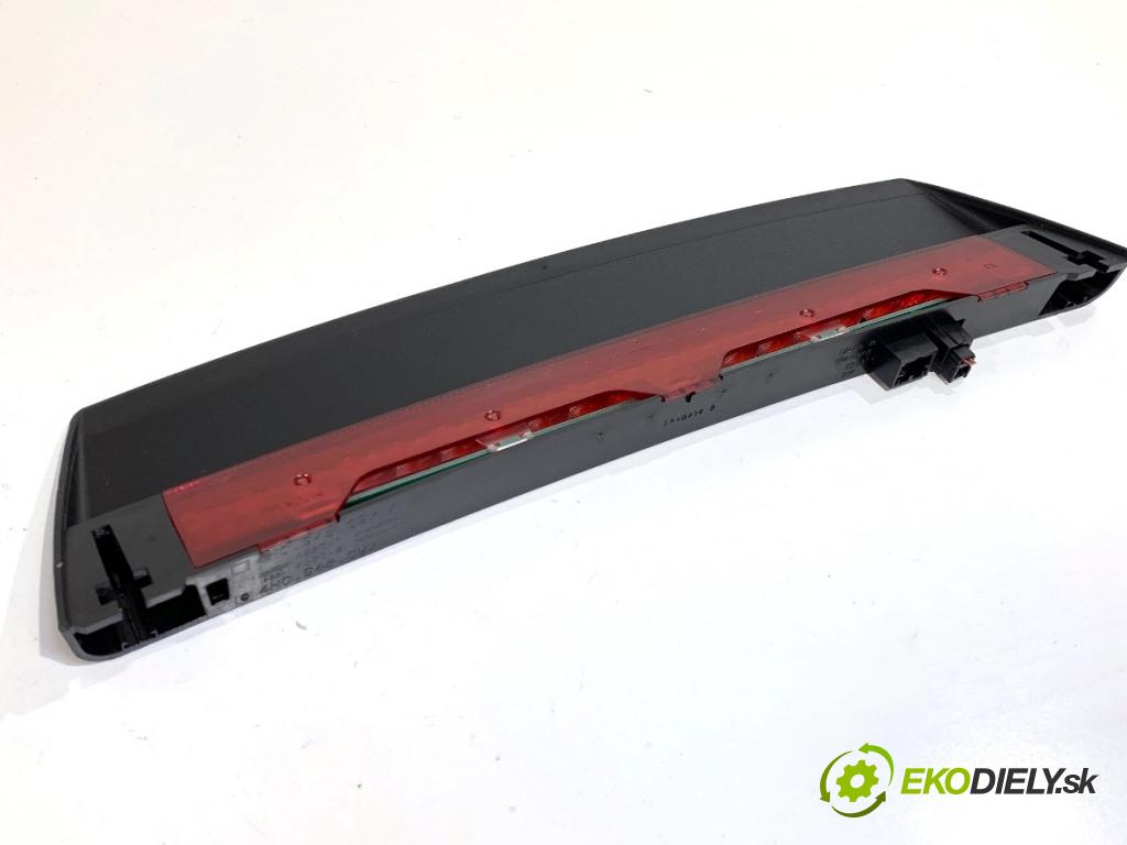 AUDI A8 D4 sedan 2015 368 kW 6.3 W12 quattro 6299 Svetlo brzdových svetiel 4H0945097