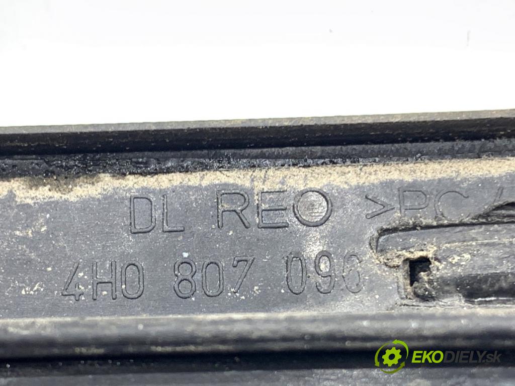 AUDI A8 D4 sedan 2015 368 kW 6.3 W12 quattro 6299 Mriežky nárazníka pravy predný 4H0807680T