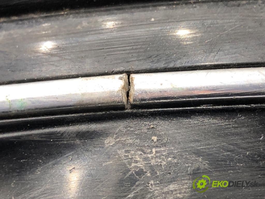 AUDI A8 D4 sedan 2015 368 kW 6.3 W12 quattro 6299 Mriežky nárazníka ľavy predný