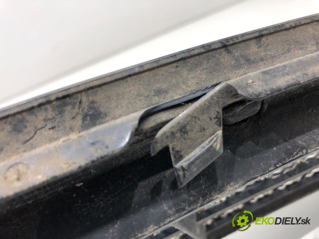 AUDI A8 D4 sedan 2015 368 kW 6.3 W12 quattro 6299 Mriežky nárazníka ľavy predný