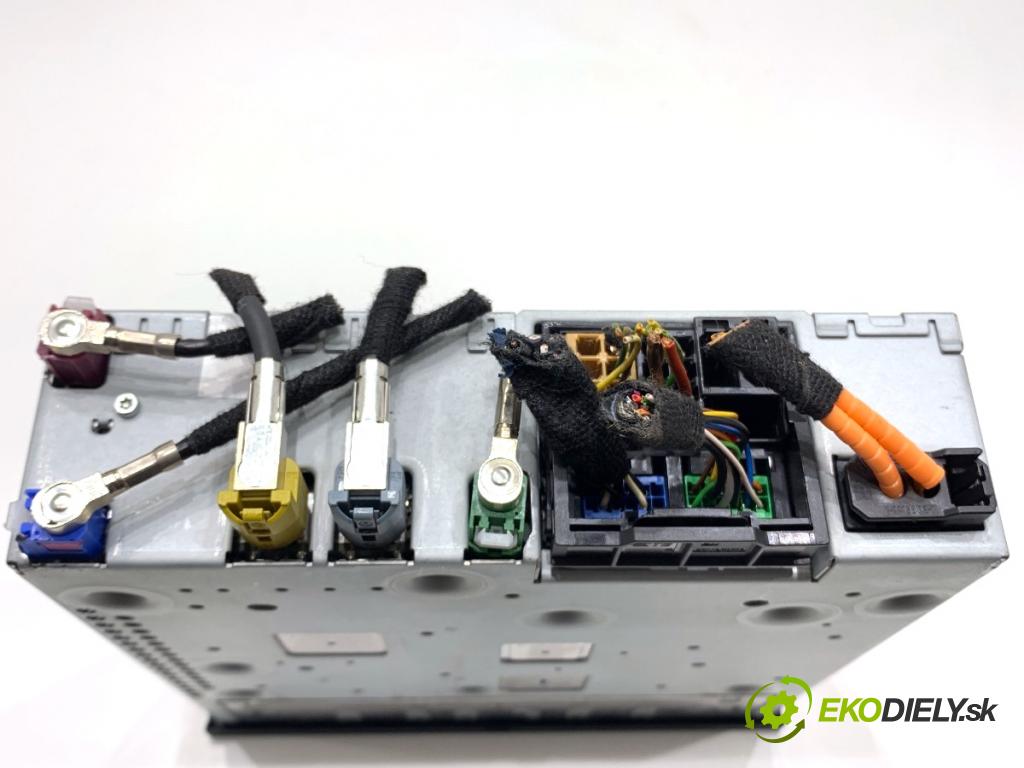 AUDI A8 D4 sedan 2015 368 kW 6.3 W12 quattro 6299 CZYTNIK navigace 4H0035746J (Elektrosoučásti ostatní)