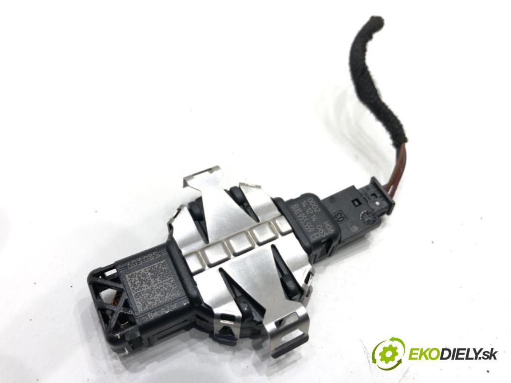 AUDI A8 D4 sedan 2015 368 kW 6.3 W12 quattro 6299 snímač deště 8U0955559B (Snímač deště)