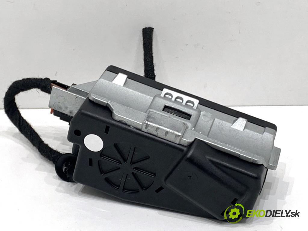 AUDI A8 D4 sedan 2015 368 kW 6.3 W12 quattro 6299 blokáda volantu 4H0905852C (Riadenie ostatné)