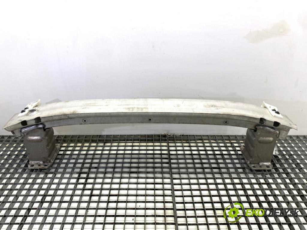 AUDI A8 D4 sedan 2015 368 kW 6.3 W12 quattro 6299 výztuha nárazníka přední část  (Přední výztuha)