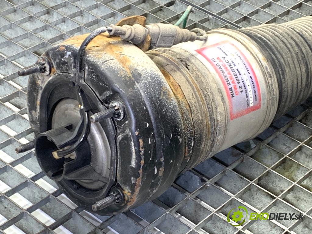 AUDI A8 D4 sedan 2015 368 kW 6.3 W12 quattro 6299 tlumič pravý přední část