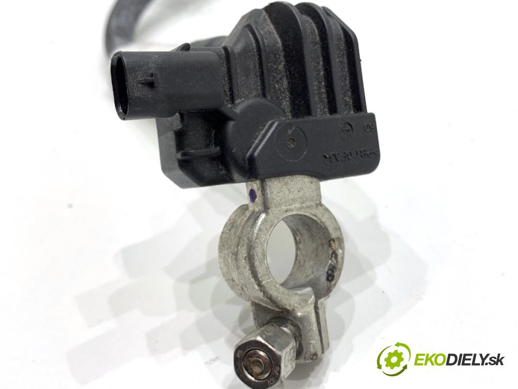 AUDI A8 D4 sedan 2015 368 kW 6.3 W12 quattro 6299 svorka MINUS: 4H0915181F