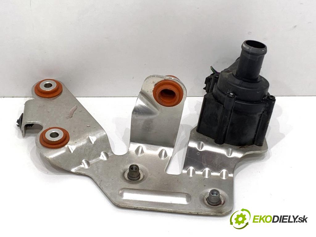 AUDI A8 D4 sedan 2015 368 kW 6.3 W12 quattro 6299 DALŠÍ: Pumpa vody 059121012A (Vodná pumpa)