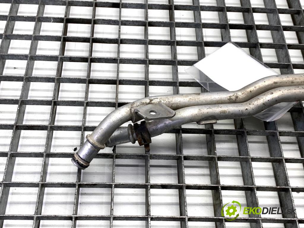 AUDI A8 D4 sedan 2015 368 kW 6.3 W12 quattro 6299 Rúra vody 4H0121064A