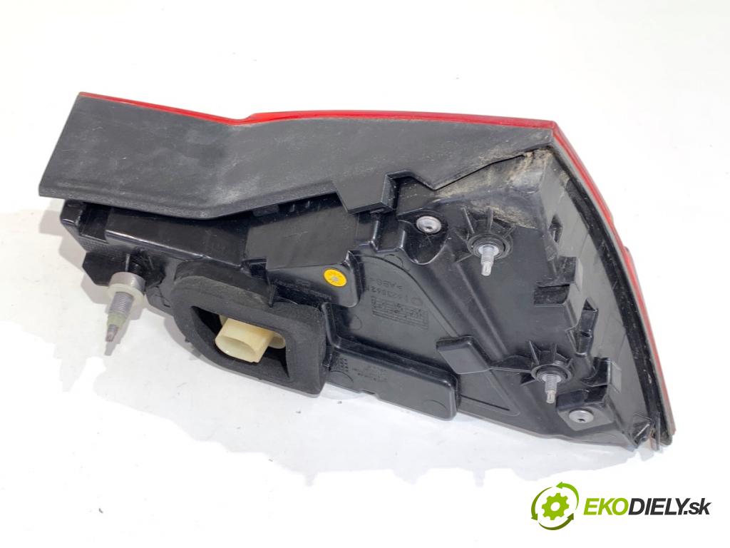 AUDI A8 D4 sedan 2015 368 kW 6.3 W12 quattro 6299 Svetlo zad pravá vnútorná 4H0945094K (Kľučka dverí ostatné)