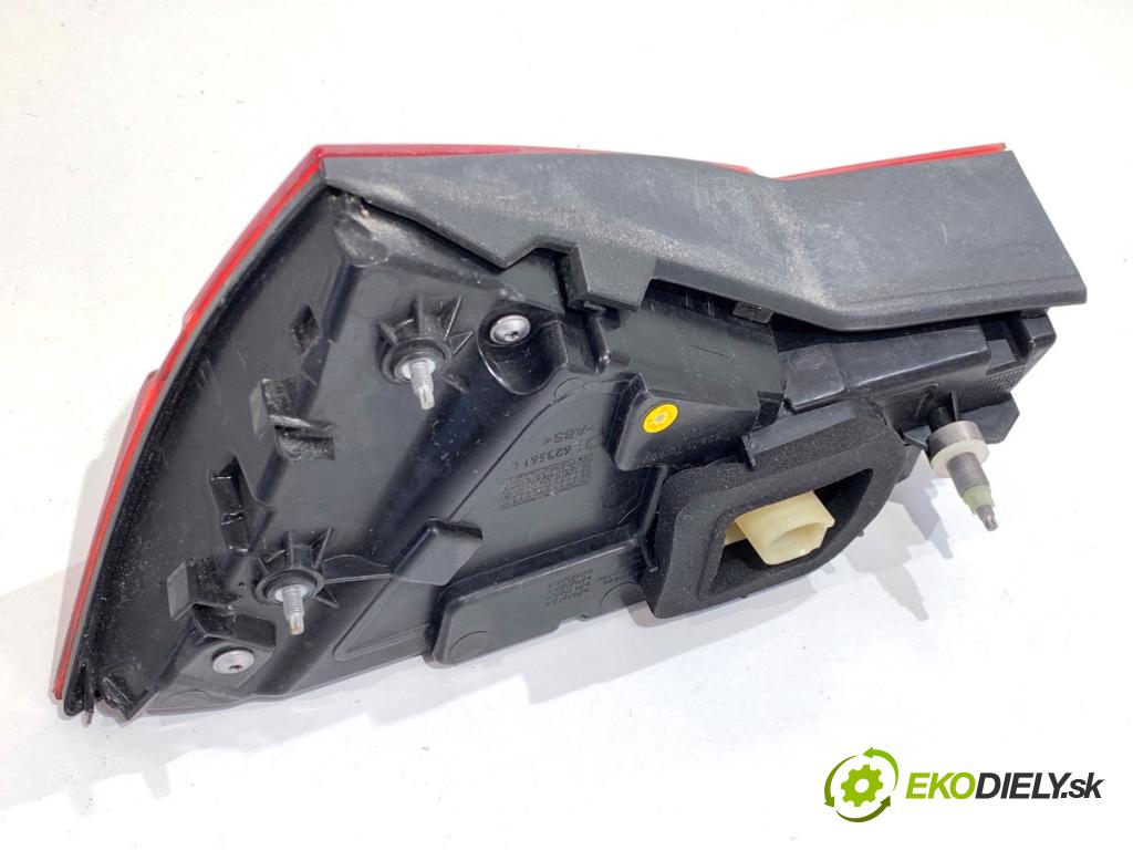 AUDI A8 D4 sedan 2015 368 kW 6.3 W12 quattro 6299 Svetlo zad ľavá strana vnútorná 4H0945093K (Kľučka dverí ostatné)