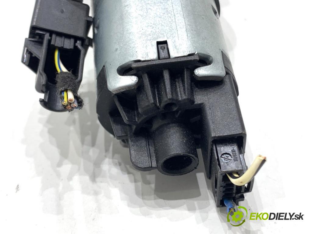 AUDI A8 D4 sedan 2015 368 kW 6.3 W12 quattro 6299 Motor zadnej dverí 4H0827851D