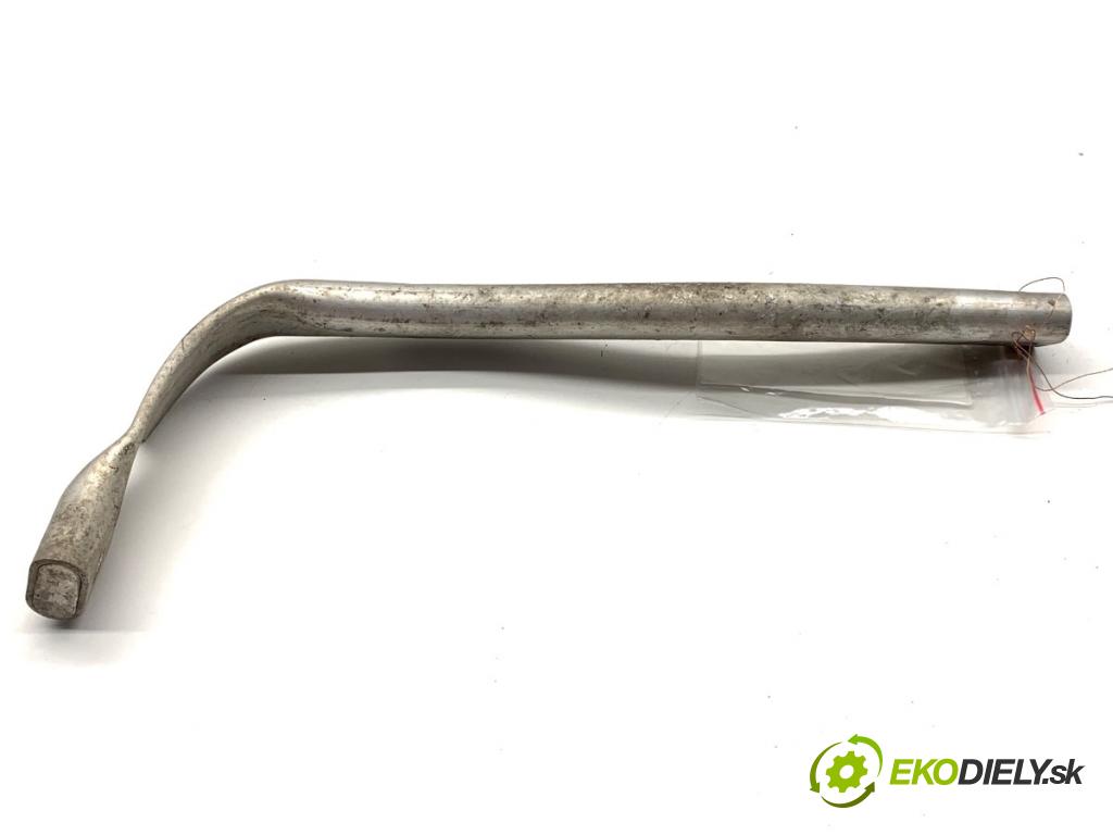 AUDI A8 D4 sedan 2015 368 kW 6.3 W12 quattro 6299 držiak blatníka pravy 4H0821260C