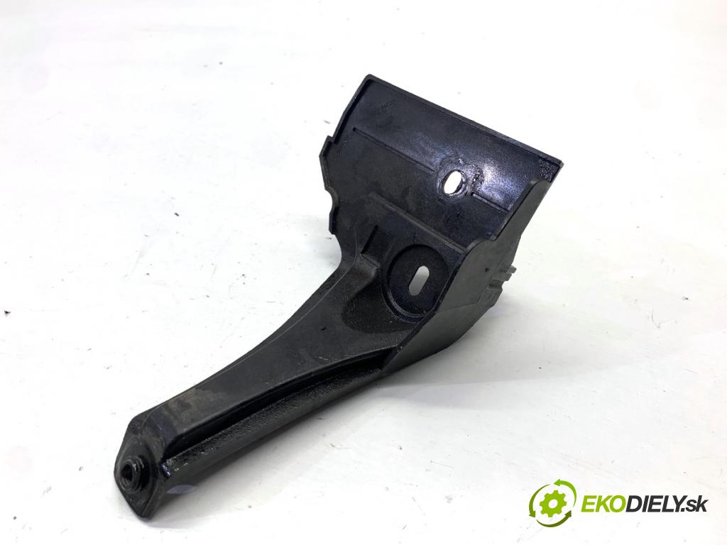 AUDI A8 D4 sedan 2015 368 kW 6.3 W12 quattro 6299 držiak nárazníka predný 4H0807140A