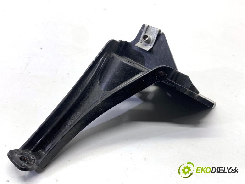 AUDI A8 D4 sedan 2015 368 kW 6.3 W12 quattro 6299 držiak nárazníka predný 4H0807140A