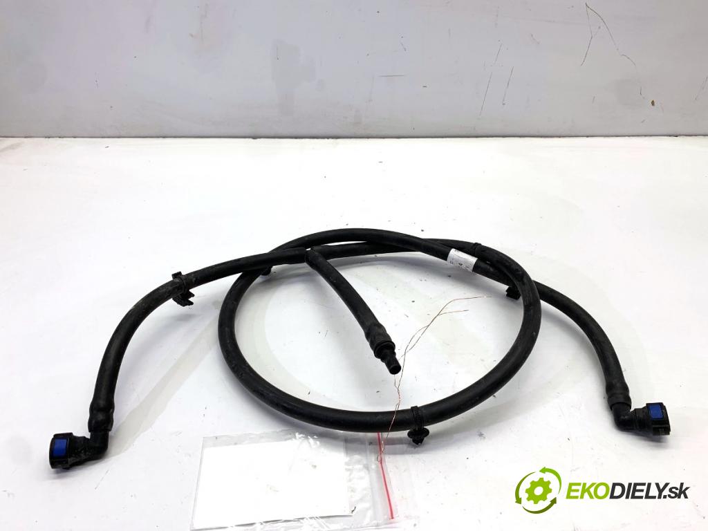 AUDI A8 D4 sedan 2015 368 kW 6.3 W12 quattro 6299 Rúrka ostrekovačov svetiel XENON 4H0955970F