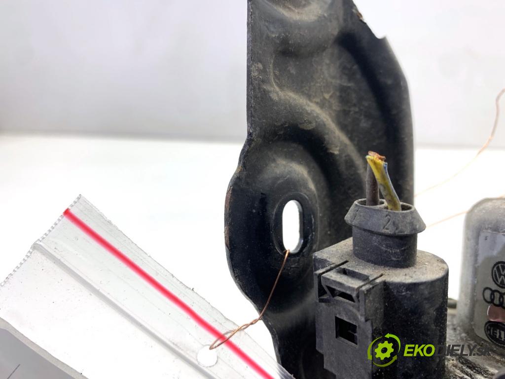 AUDI A8 D4 sedan 2015 368 kW 6.3 W12 quattro 6299 Pumpa brzdová vákuová 8E0927317J